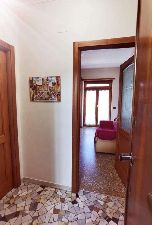 Appartamento Per Turisti E Famiglie Roma Екстериор снимка